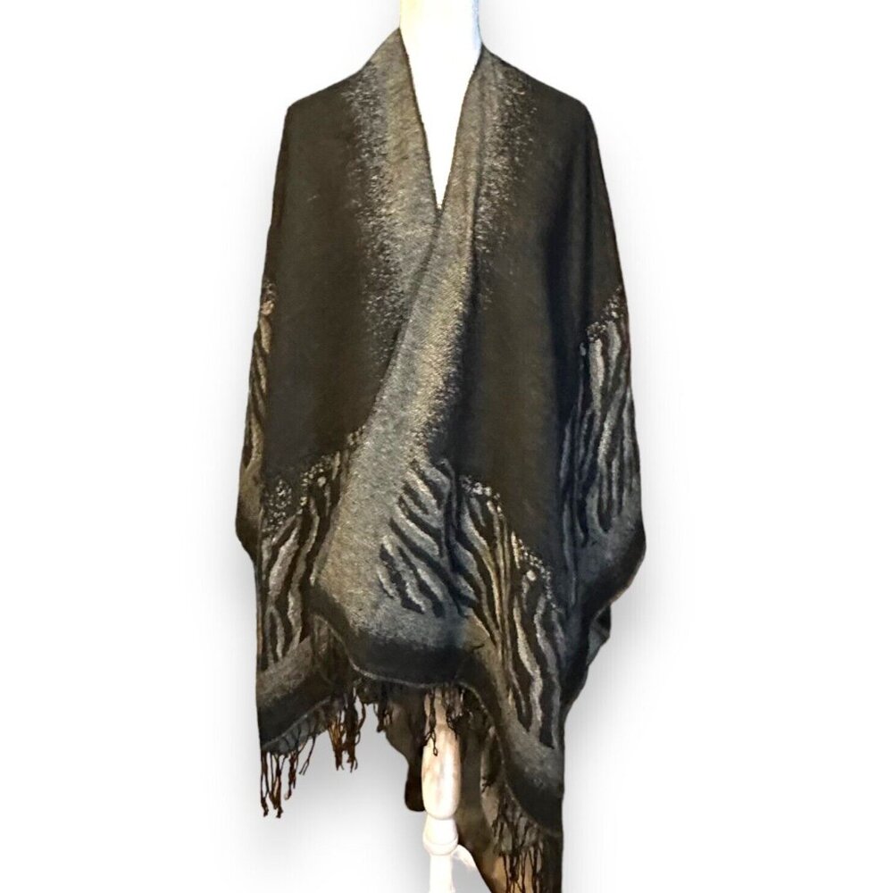 Elegant Black and Gray Wrap
